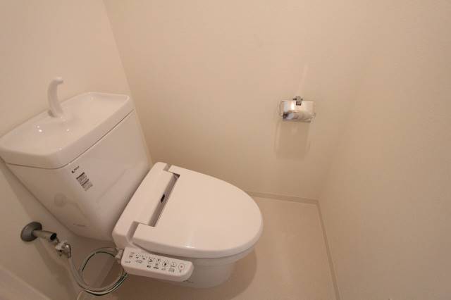 トイレ　個室トイレにウォシュレットついてます。