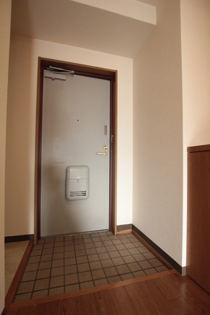 玄関　写真は別室のものになります。
