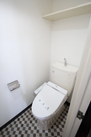 トイレ　※同建物ほかのお部屋の写真です。