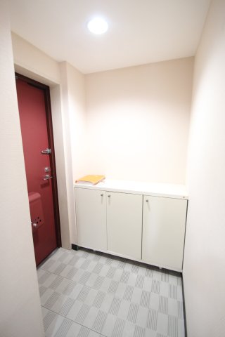玄関　※同建物ほかのお部屋の写真です。