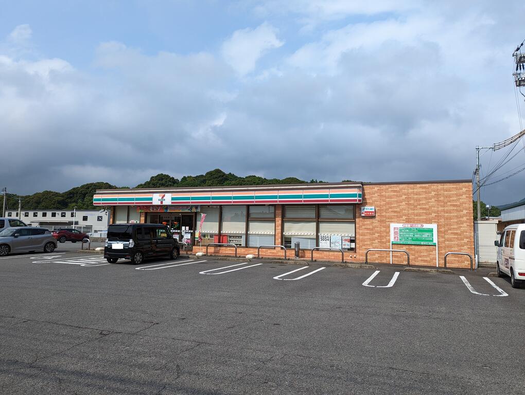 コンビニ　セブンイレブン伊万里六仙寺店（コンビニ）まで530m