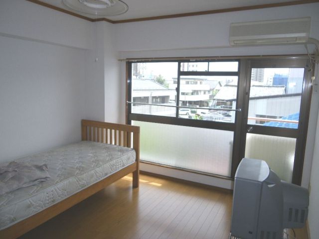 居室・リビング　家具・家電付きのお部屋です。