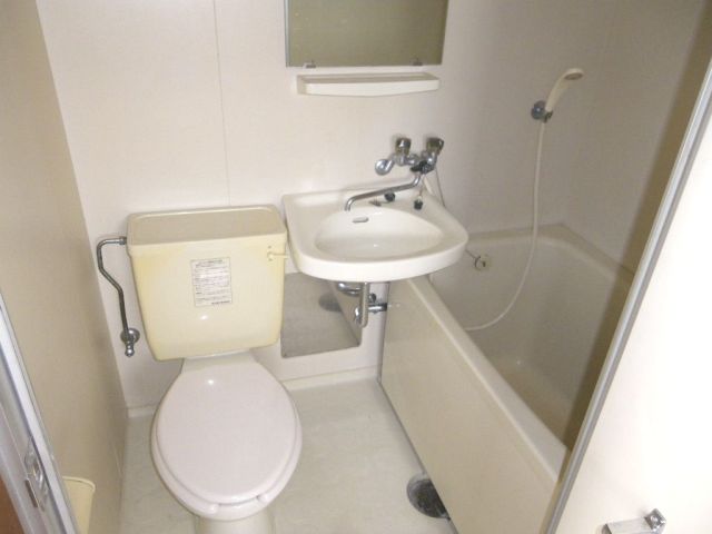 バス・シャワールーム　一日の疲れを癒してください。