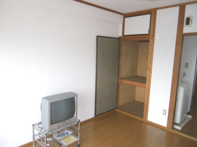 収納　中仕切りも有ります。