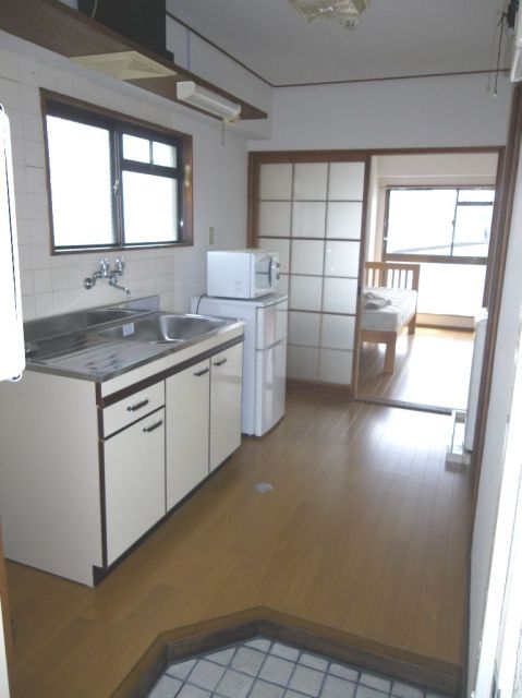 玄関　床も綺麗ですね。