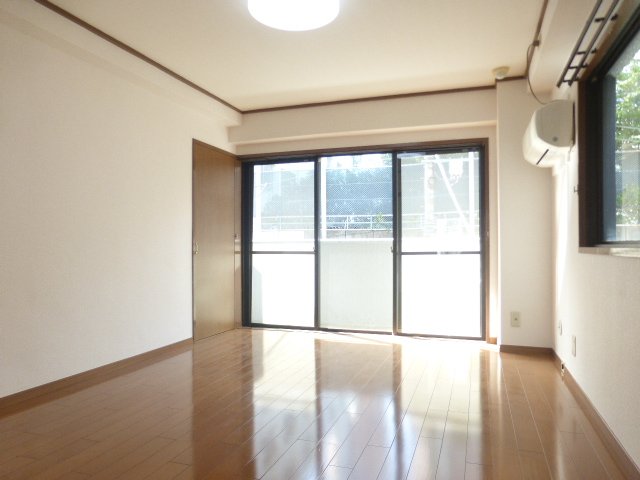 居室・リビング　居間※別部屋参考写真