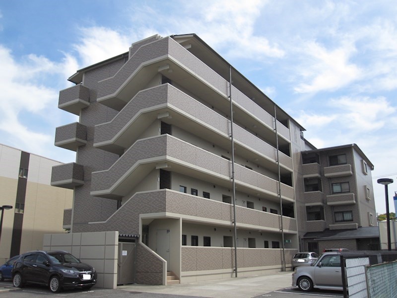 建物外観　鉄筋コンクリート造りのマンション