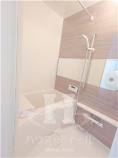 バス・シャワールーム　コンパクトで使いやすいお風呂です