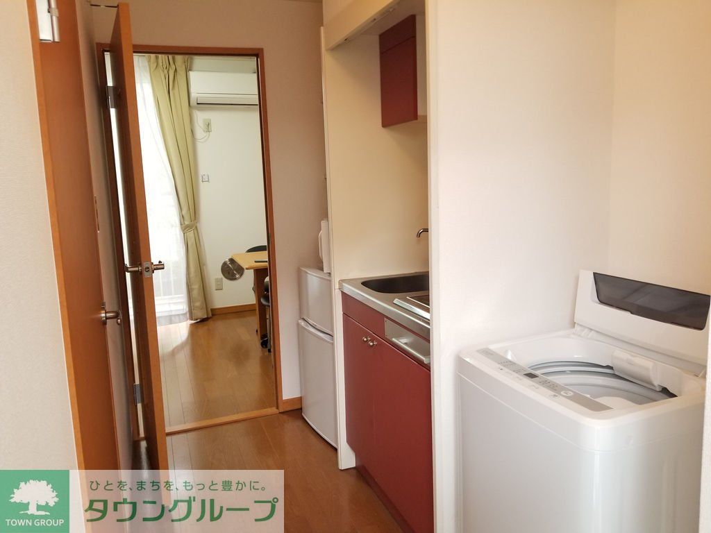 玄関　同タイプ部屋の写真となり設備等は現況と異なる場合があります
