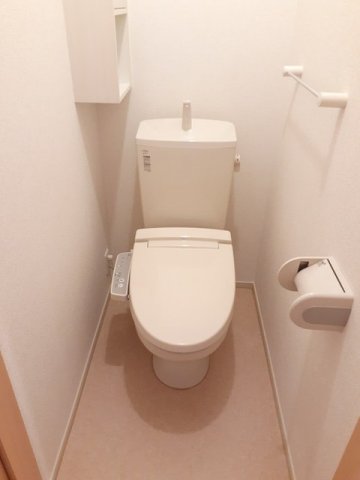トイレ　清潔感のあるトイレです