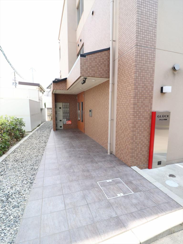 エントランス　オートロック付きで安心です