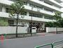小学校　千代田区立お茶の水小学校（小学校）まで457m