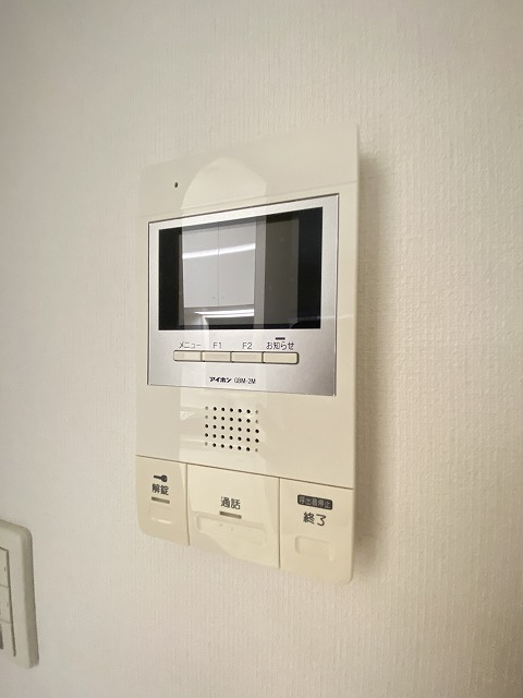 セキュリティ　防犯対策に有効なカメラ付きインターホン！突然の来客にもバッチ