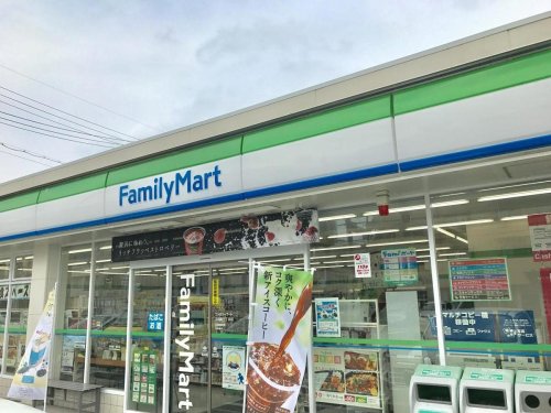 コンビニ　ファミリーマート 江向町三丁目店（コンビニ）まで564m