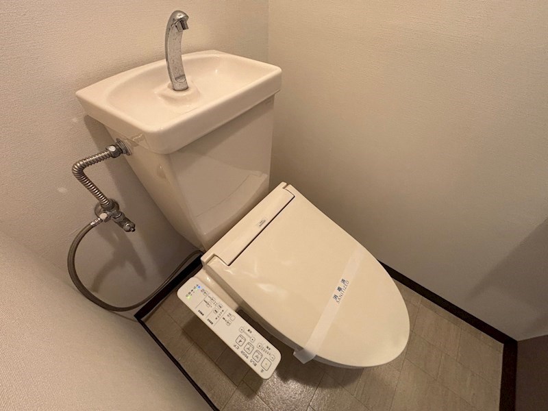 阪急甲陽線 苦楽園口駅 徒歩13分 5階建 築34年のトイレ写真