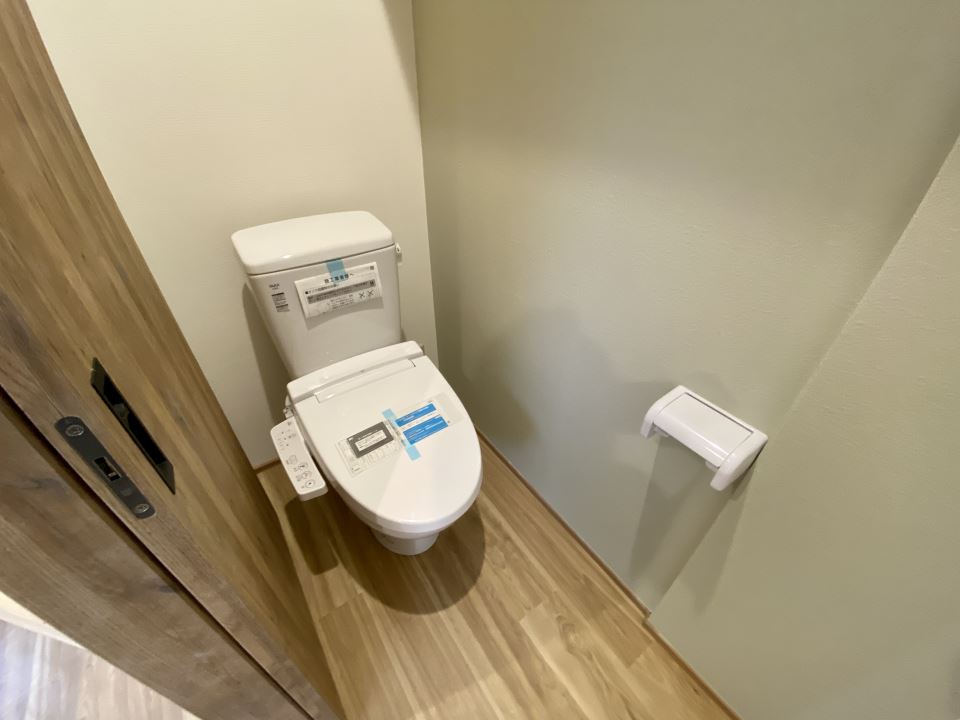 トイレ　温水洗浄便座付きです