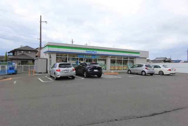 コンビニ　ファミリーマート松山古川南一丁目店（コンビニ）まで137m