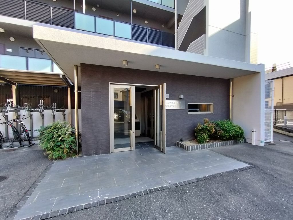 建物外観　エントランス