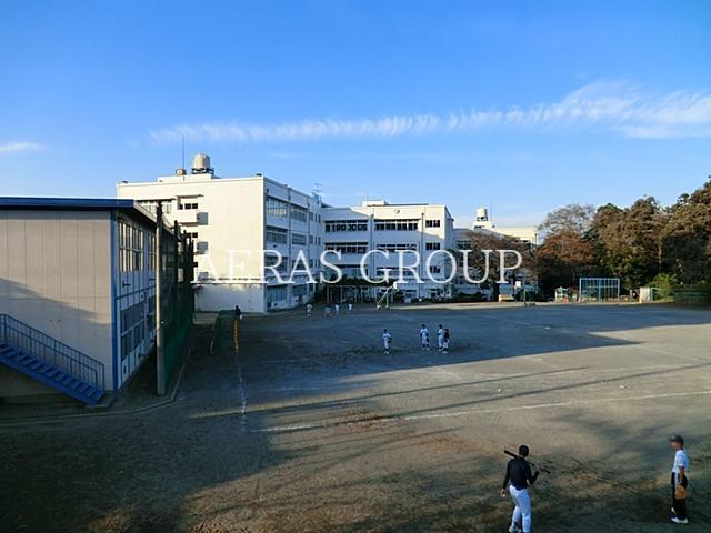 小学校　横浜市立横浜深谷台小学校（小学校）まで867m