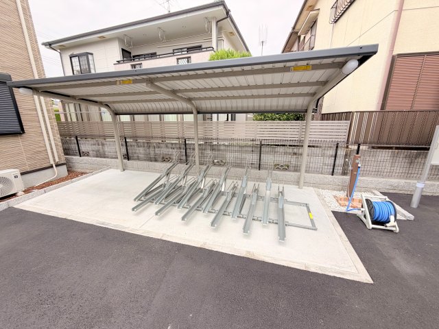 駐車場　敷地内には入居者専用の駐輪スペースもあります。