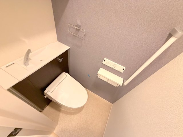トイレ　綺麗なトイレにはウォシュレット標準装備です。