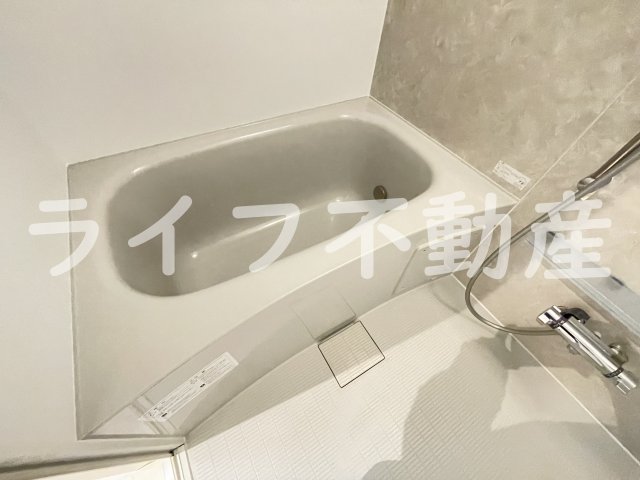 バス・シャワールーム　落ち着いた空間のお風呂です