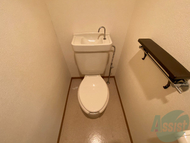 トイレ　トイレはこちらです。掃除もしやすいですね。