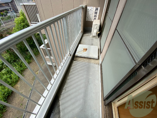 バルコニー　バル*ニーはこちらです。長さも幅もちょうどいい広さですね。