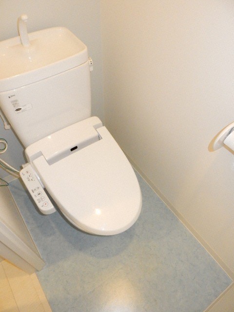 トイレ　嬉しいウォシュレット付きトイレです♪