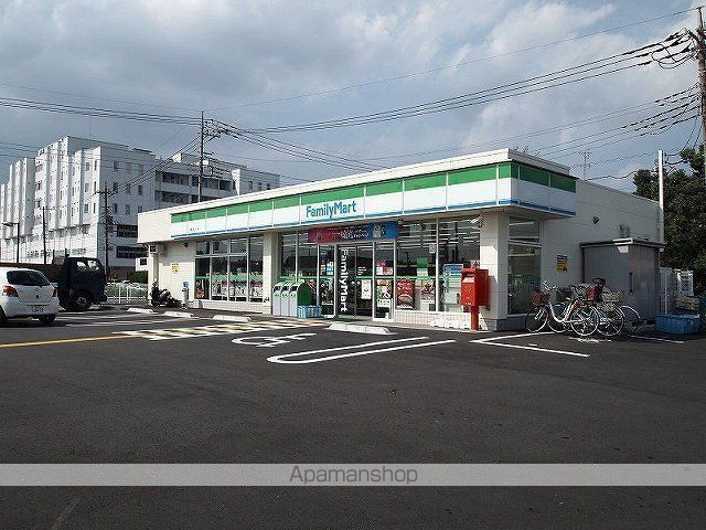 コンビニ　ファミリーマート（コンビニ）まで678m