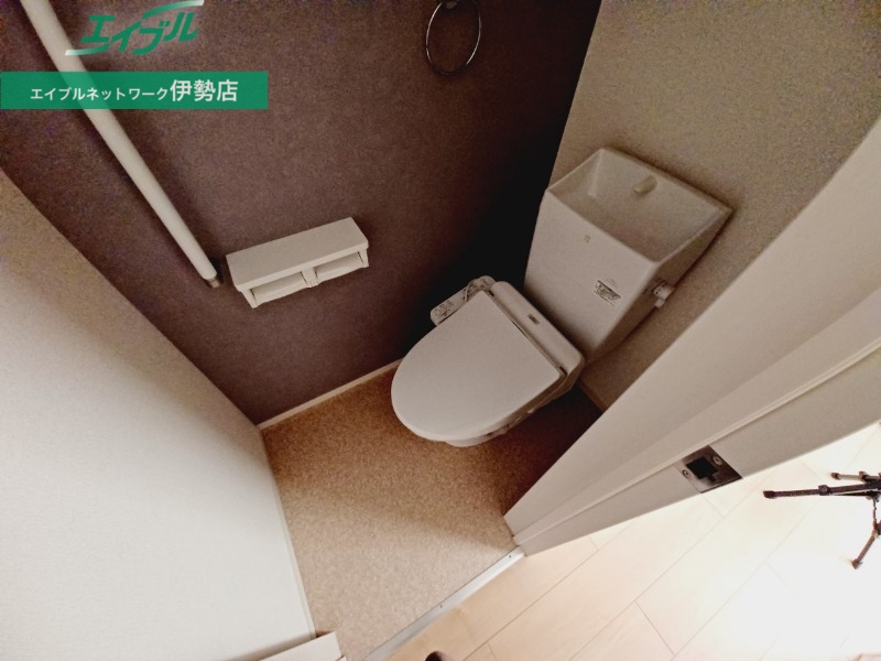 トイレ　同型反転タイプ画像