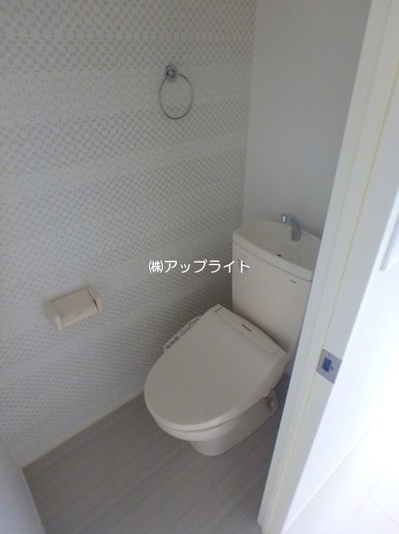 トイレ　温水洗浄便座付き