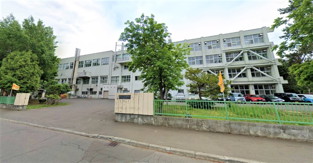 小学校　札幌市立みどり小学校（小学校）まで284m