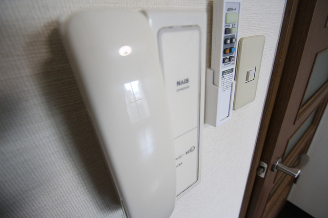 セキュリティ　インターホンがなったらコレで！
