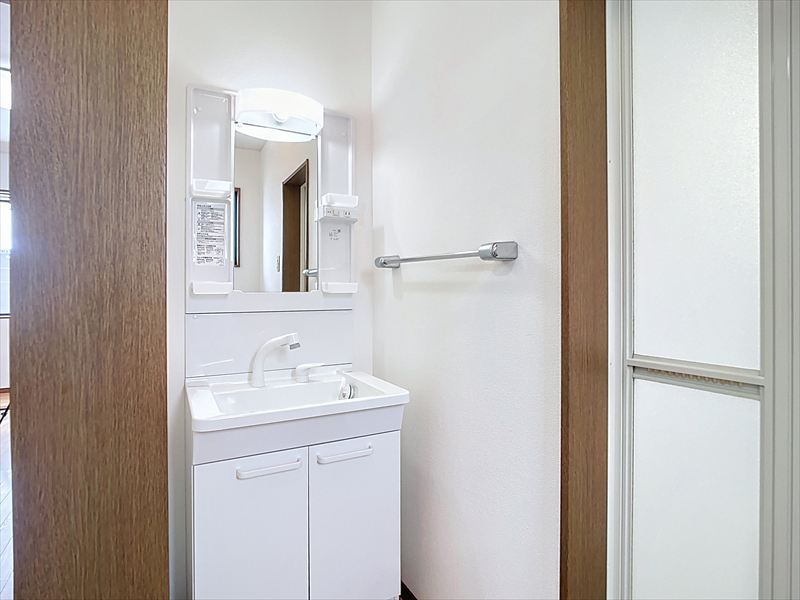 洗面設備　※写真は同物件の別部屋です