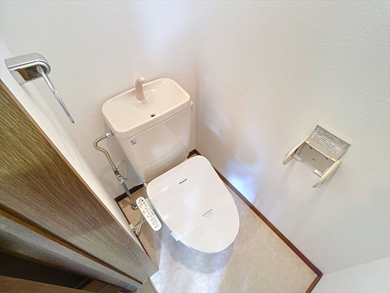 トイレ　※写真は同物件の別部屋です