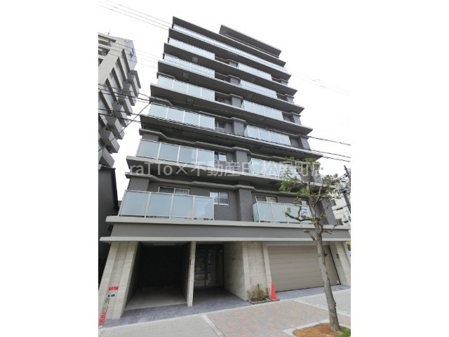 1LDK Mansion in Chuo-ku, Osaka - Image 1