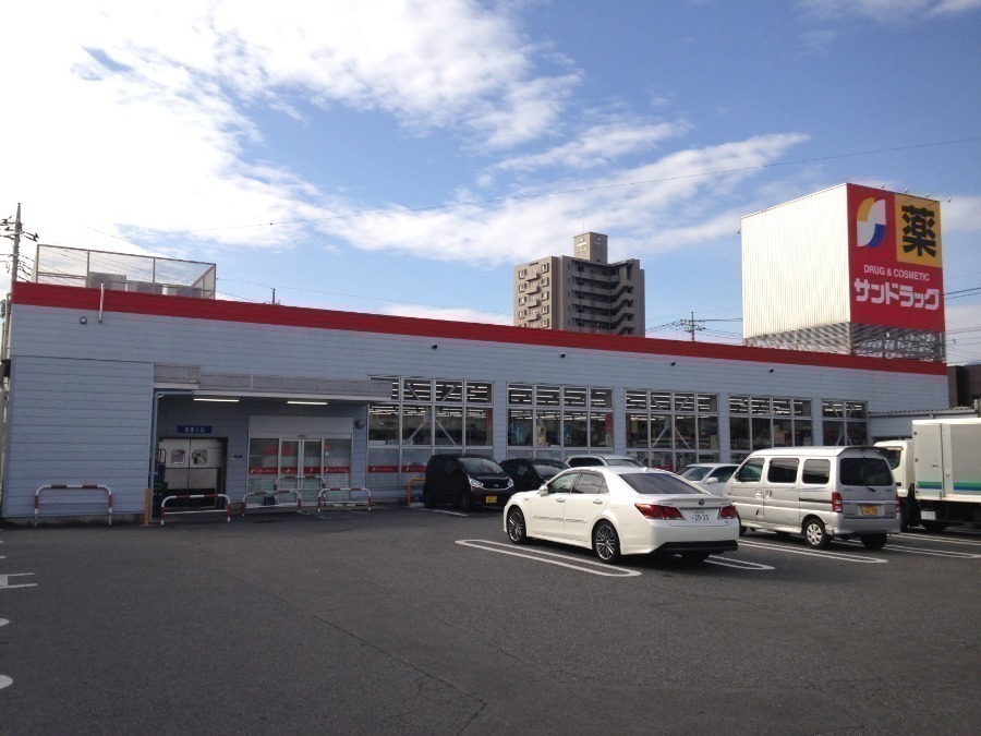 ドラックストア　サンドラッグ貢川店（ドラッグストア）まで154m