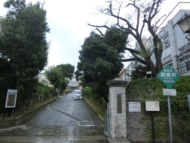 中学校　長崎市立桜馬場中学校（中学校）まで688m