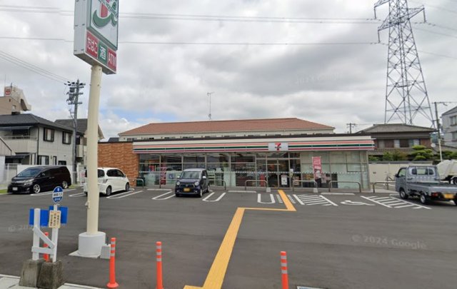 コンビニ　セブンイレブン姫路辻井８丁目店（コンビニ）まで596m