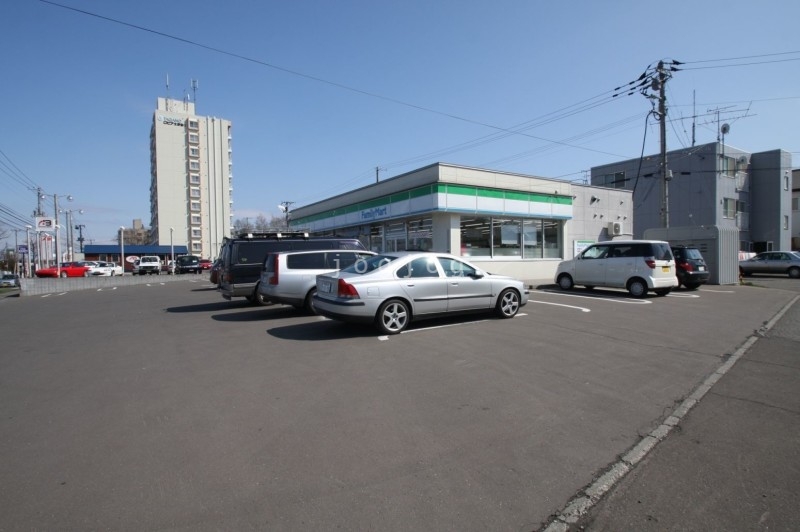 コンビニ　ファミリーマート北野通店（コンビニ）まで802m