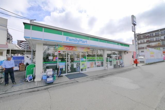 コンビニ　ファミリーマート（コンビニ）まで547m