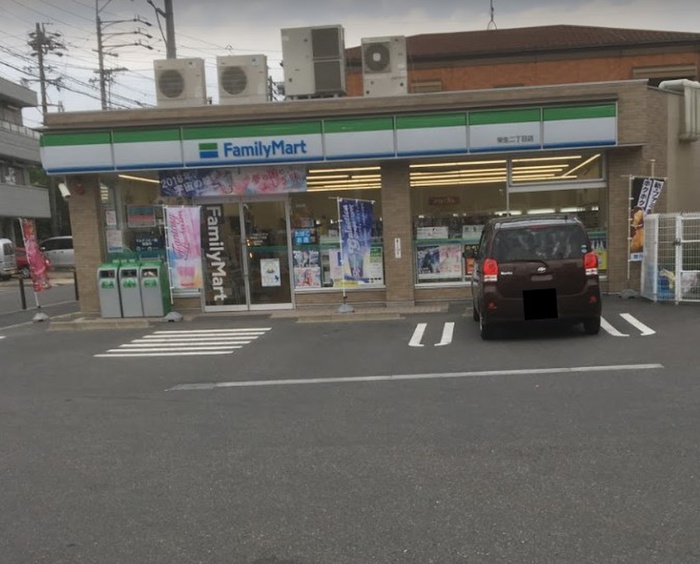 コンビニ　ファミリーマート（コンビニ）まで600m