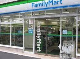 コンビニ　ファミリーマート グローバルフロントタワー店（コンビニ）まで1m