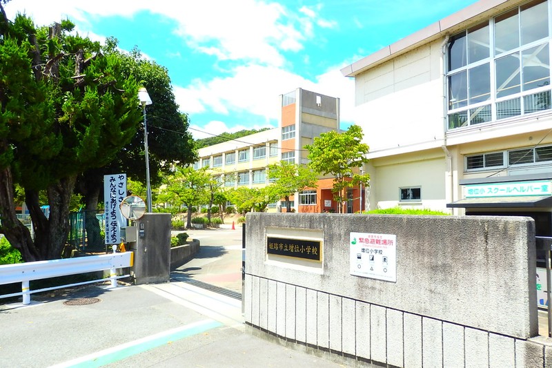 小学校　姫路市立増位小学校（小学校）まで976m