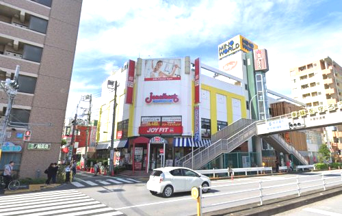 飲食店　ジョナサン 大関横丁店（飲食店）まで745m