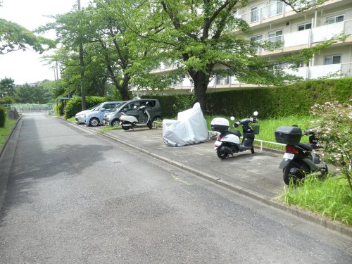 その他　年額2 000円の原付とバイク置き場（その他）まで10m
