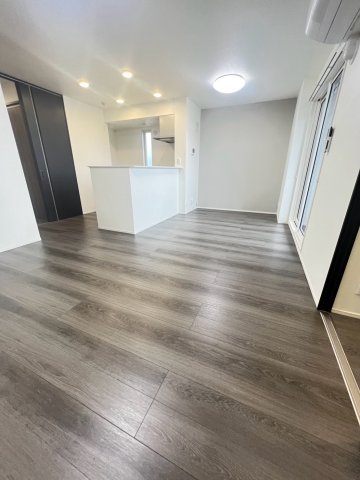 NIGAWA RESIDENCEIIの居間写真