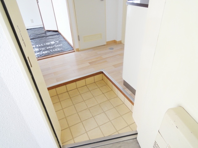 玄関　同物件別号室のものです。