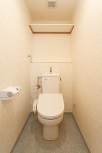 トイレ　※写真は同タイプ住戸です。